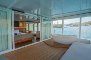 Private balcony and bathtub of the Adonara master cabin aboard Mosalaki