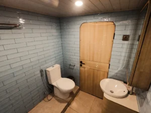 Ensuite bathroom in the Kelimutu sharing cabin aboard Mosalaki