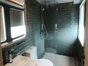 Ensuite bathroom in the Larantuka and Wae Rebo cabin category aboard Mosalaki