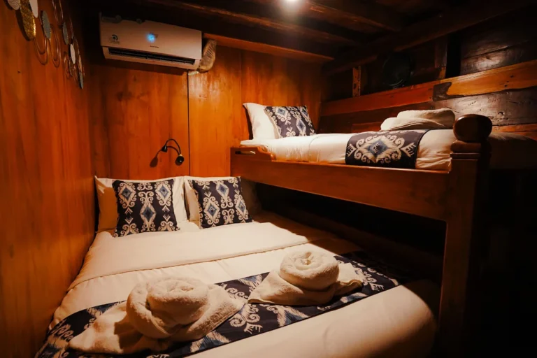 Adishree cabin triple 01 aboard Adishree phinisi