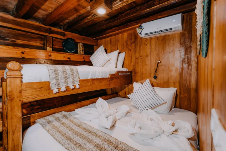 Adishree cabin triple 02 aboard Adishree phinisi