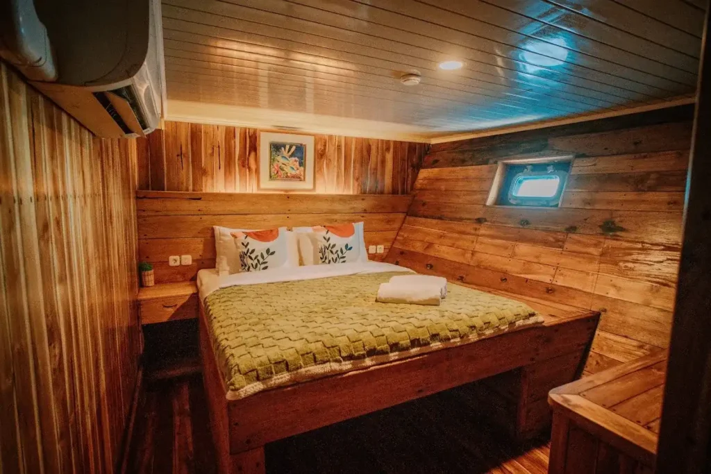 Lower deck cabin 7 with double bed aboard Alore