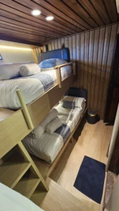 Ambar standard twin-bunk cabin aboard Amaya Explorer