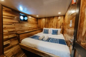 Cabin 4 interior aboard Baraka phinisi