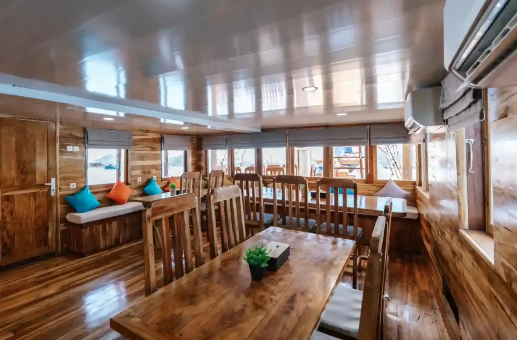 Interior dining area aboard Baraka phinisi