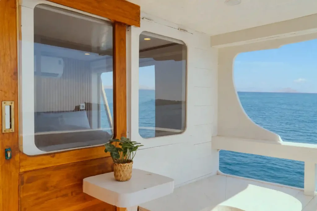 Deluxe grade cabin on Chrisbow Azure with a double bed and air conditioning