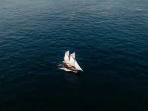 Dewata phinisi under sail
