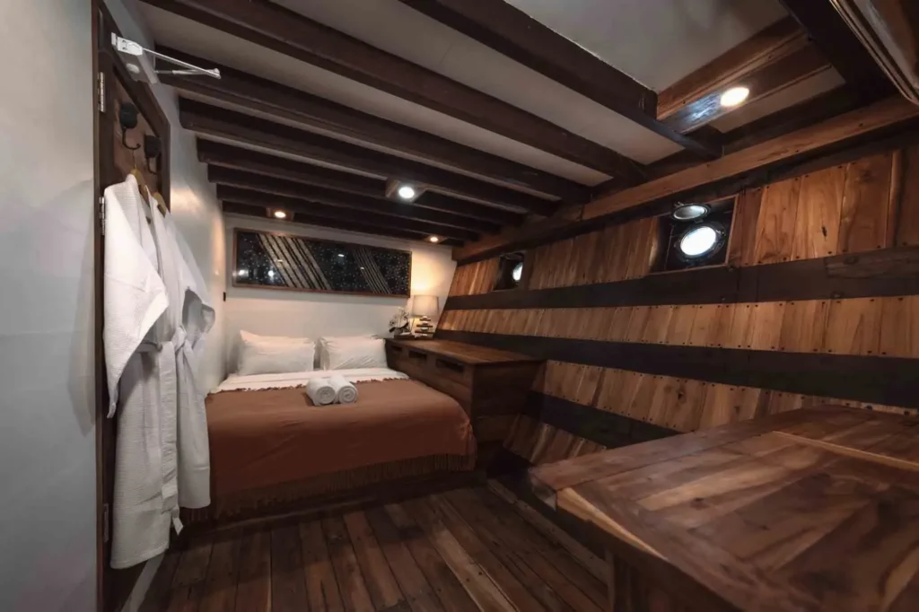 Toraja and Alor grade lower-deck cabin on Elbark Cruise with a queen bed