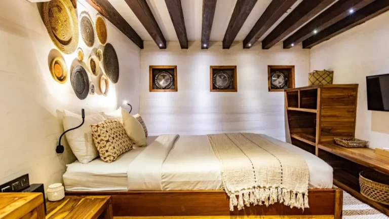 Fenides master suite with double bed and seating area