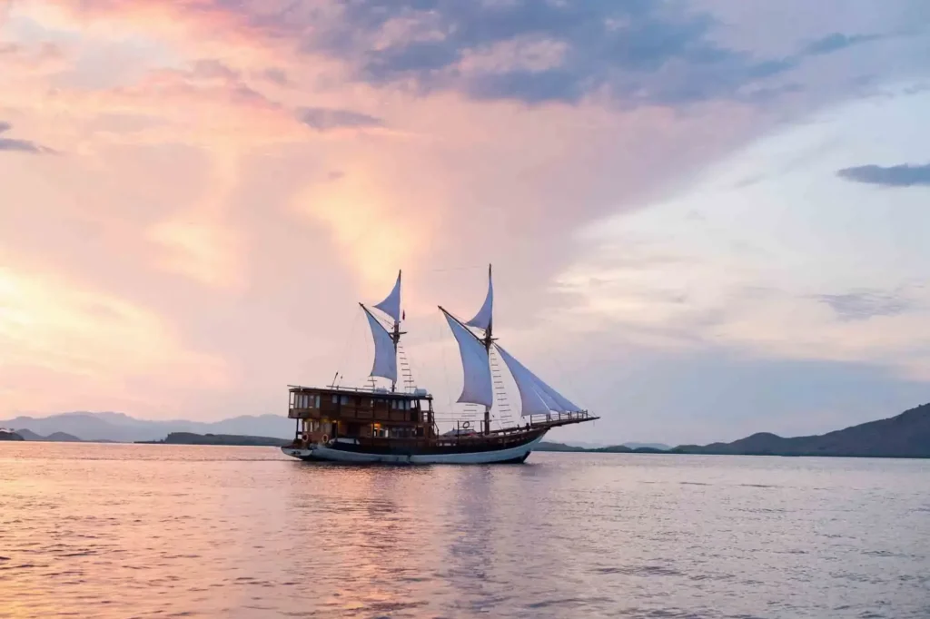 Gammara under sail, a Buginese schooner rigged in traditional style