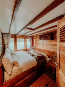 Upper deck double cabin (Nakula / Sadewa) aboard Gandiva Phinisi