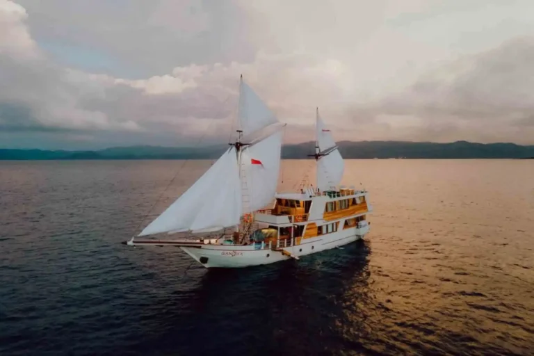 Gandiva, a 28.5-metre phinisi for twelve guests, in Komodo National Park