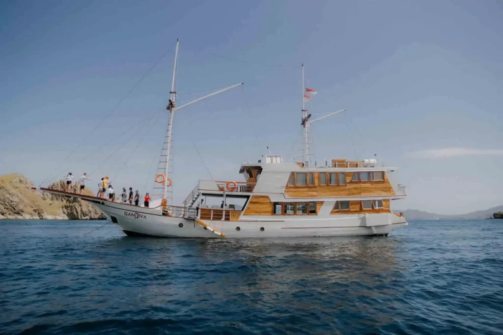 Side profile of Gandiva showing the 28.5-metre hull
