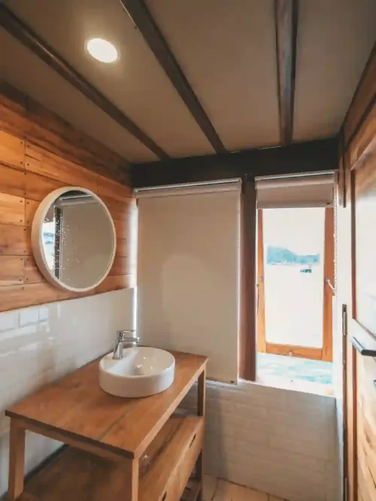 Interior of a Nandini or Jivana cabin on Kanthaka