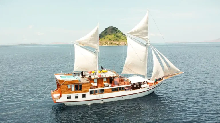 Lady Grace phinisi viewed from the side at sea
