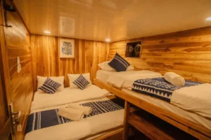 Double and single beds in Maipa Deapati lower Cabin 2