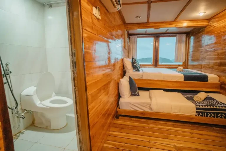 Private bathroom in Maipa Deapati Upper Cabin 5