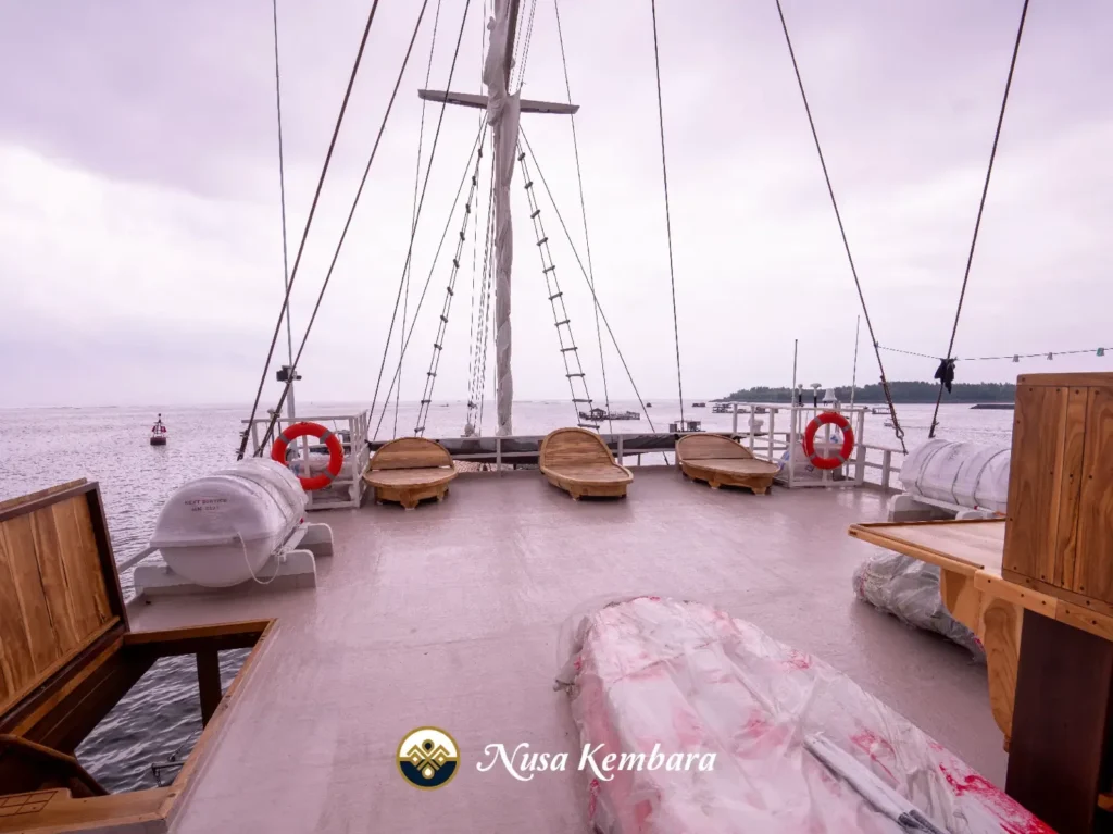 Sun bathing and party deck on Nusa Kembara
