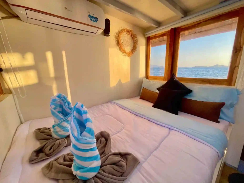 Sharing Cabin aboard Pandawa phinisi