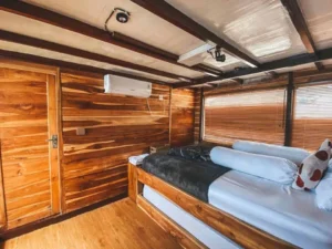 Coral Room interior aboard Papiton Duwa