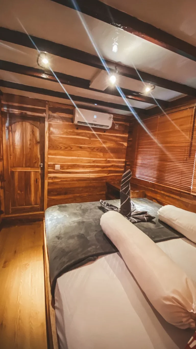 Flounder Room cabin aboard Papiton Duwa