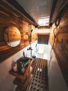 Private bathroom in the Arafuru Room aboard Papiton Lopi