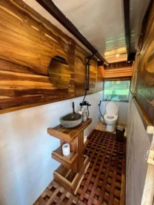 Private bathroom in the Natuna Room aboard Papiton Lopi