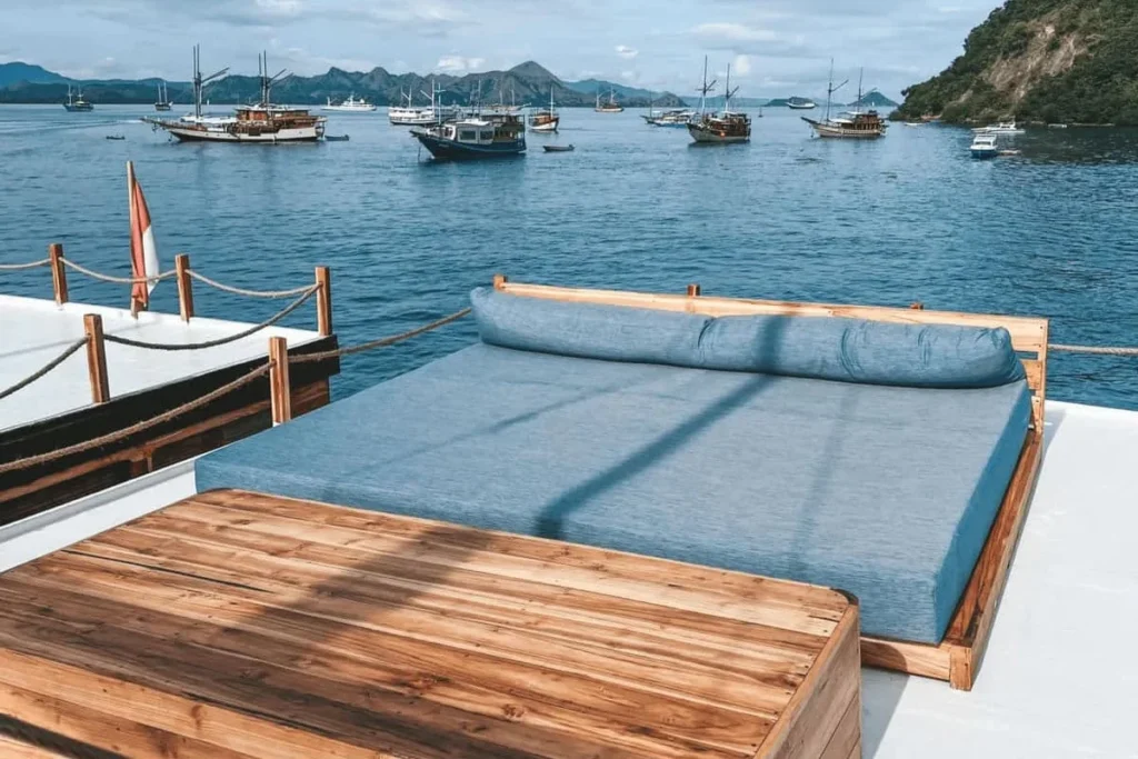 Sundeck and sunbed aboard Papiton Lopi phinisi
