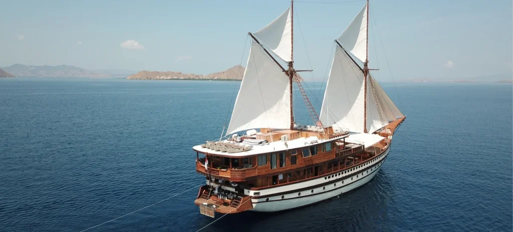 Prana by Atzaro phinisi liveaboard exterior 8