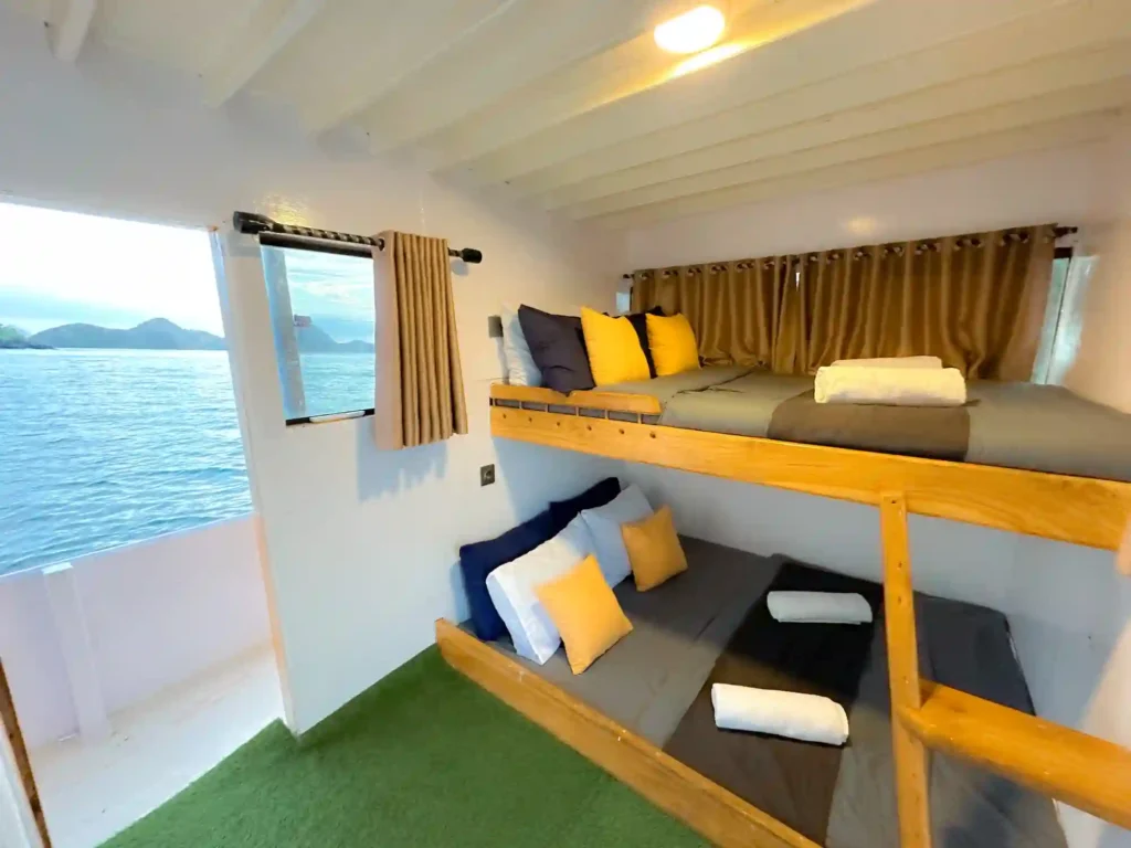 Deluxe Cabin aboard Santemako phinisi