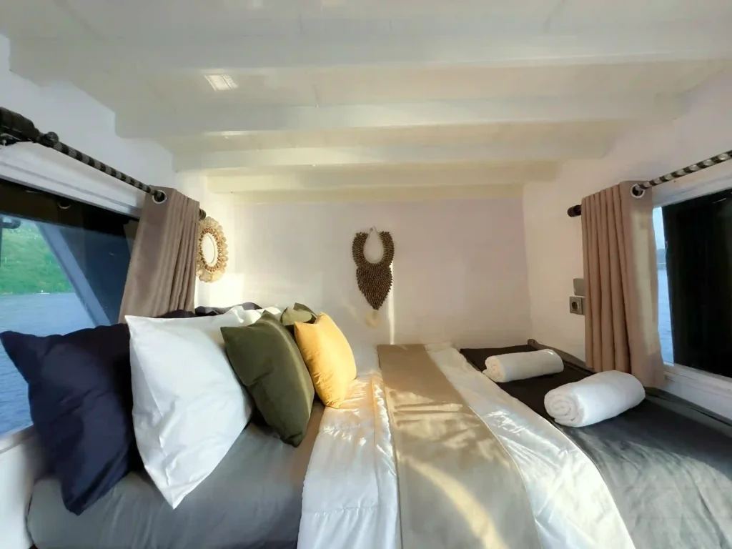 Suite Cabin aboard Santemako phinisi