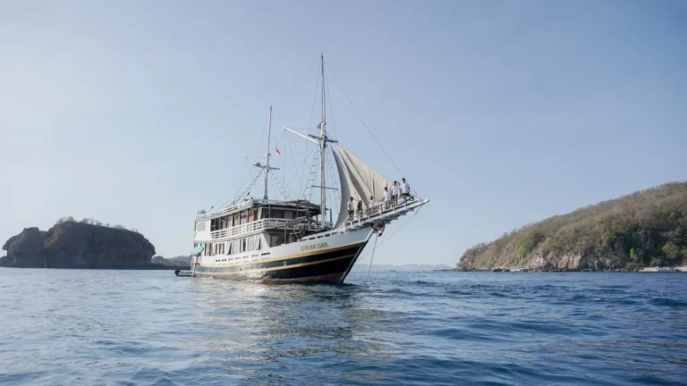 Sukha sail 1 exterior 02 aboard Sukha Sail 1 phinisi