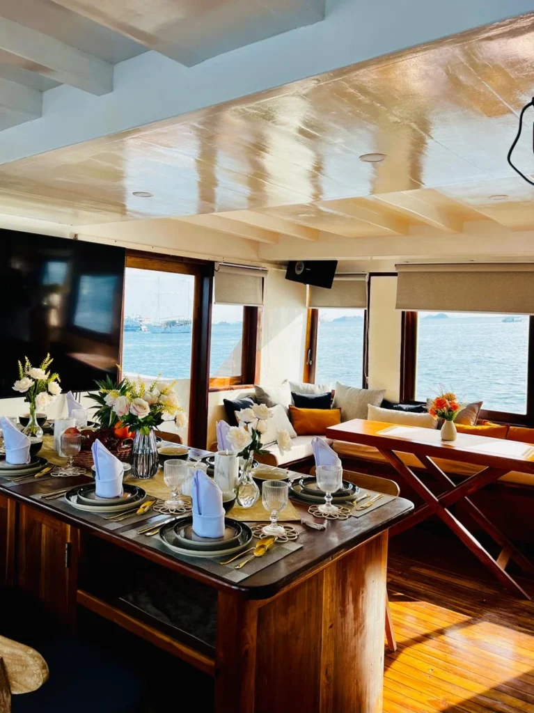 Sukha sail 1 interior dining 01 aboard Sukha Sail 1 phinisi