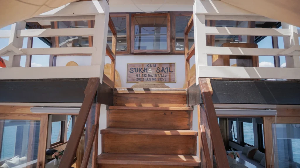 Sukha sail 1 interior lounge 02 aboard Sukha Sail 1 phinisi