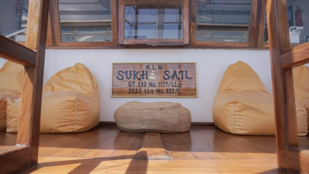 Sukha sail 1 interior lounge 03 aboard Sukha Sail 1 phinisi