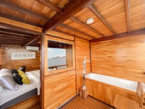 Sundari master cabin interior aboard Sundari Voyages phinisi