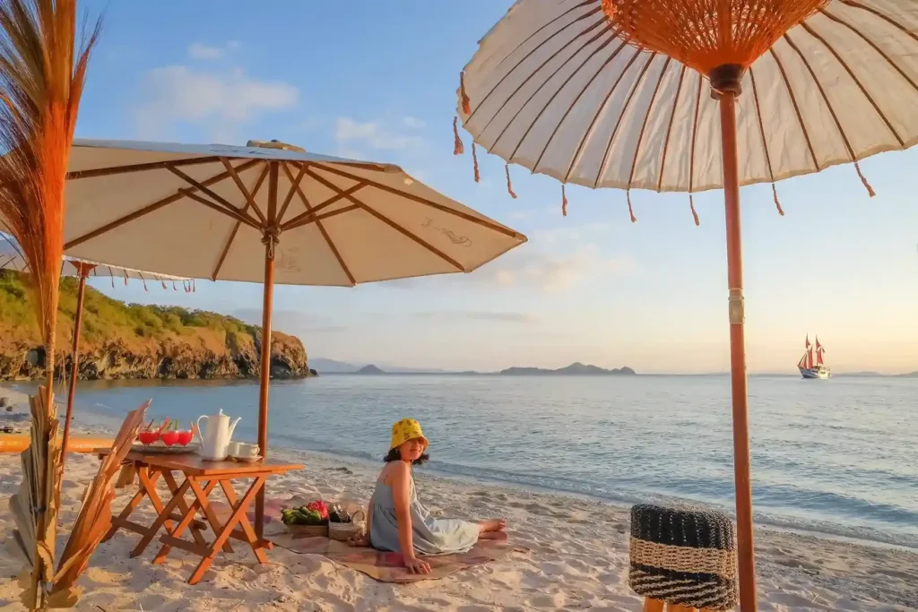 Guest beach setup during a Supraba liveaboard voyage