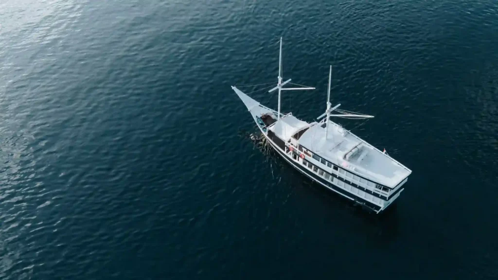 Side profile of Tara showing the 28-metre ironwood hull
