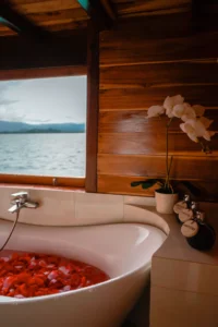 Bathtub and sea view in the Western Room aboard Vinca Voyages