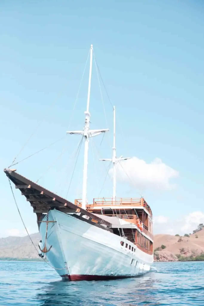 Yumana under way at seven to ten knots in Komodo National Park