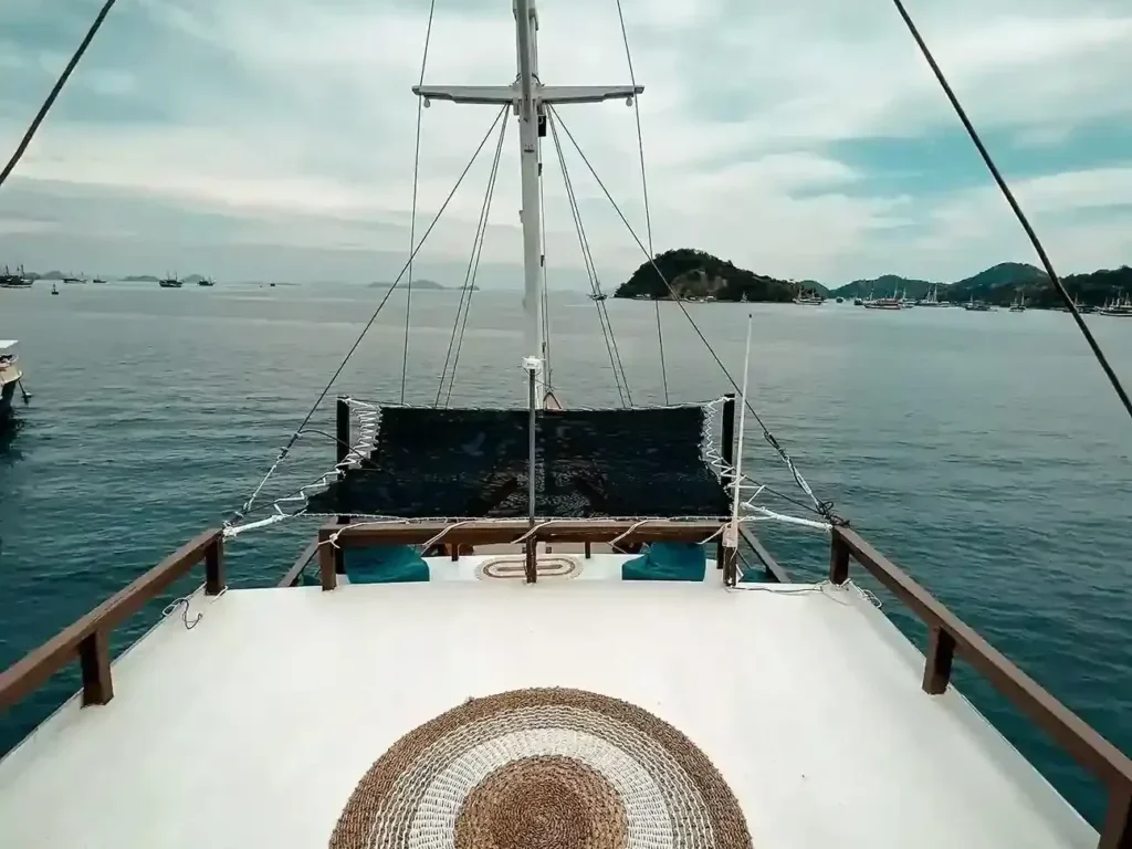 Amore phinisi exterior