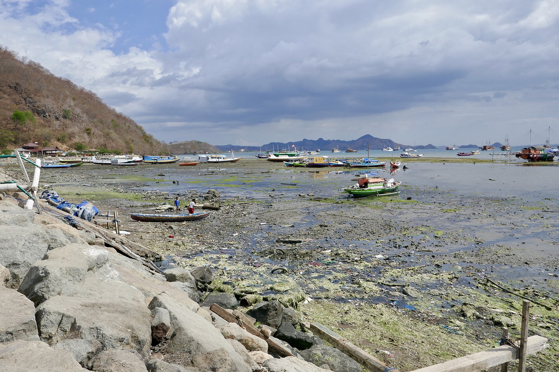 Labuan Bajo Harbour by isabell Schulz