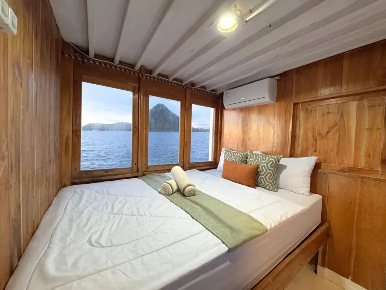 Alternative view of a main-deck Deluxe cabin aboard Diara La Oceano