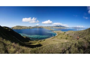 Twin bays seen from the ridge of Gili Lawa Darat