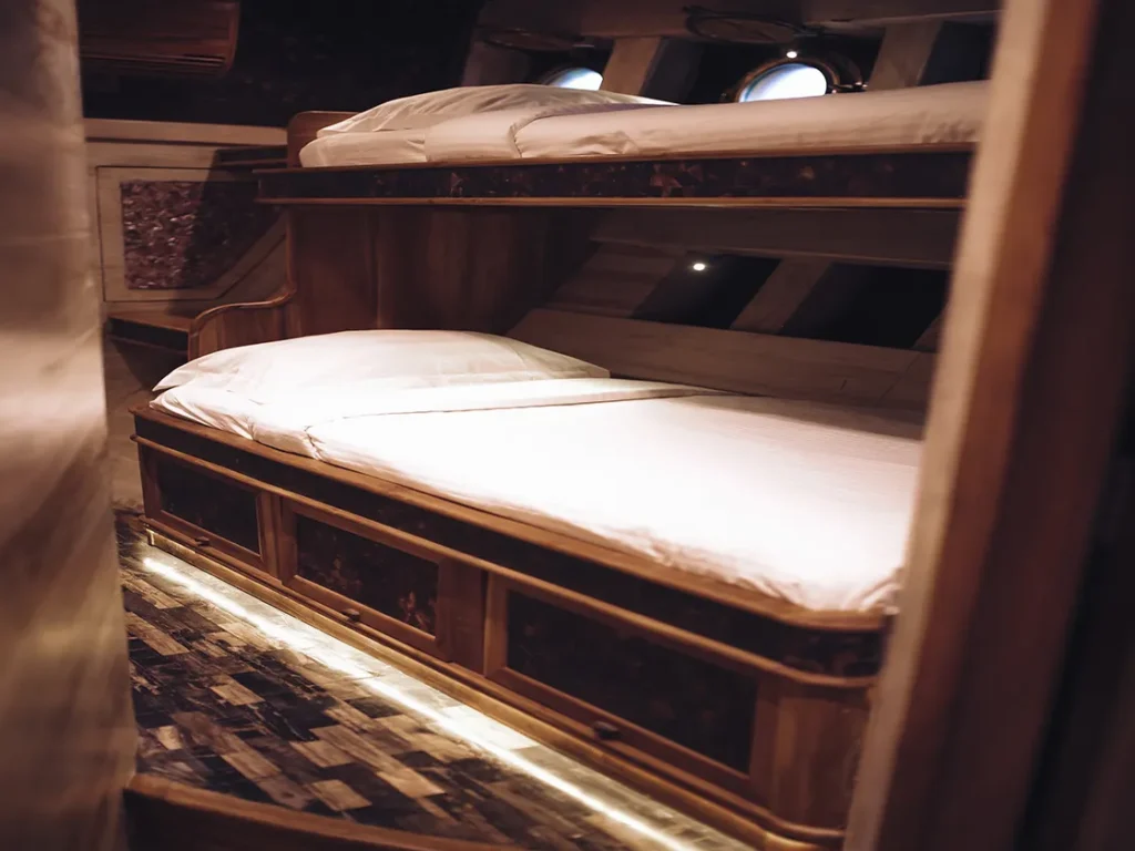 Charlize twin-bed cabin aboard Manta Mae