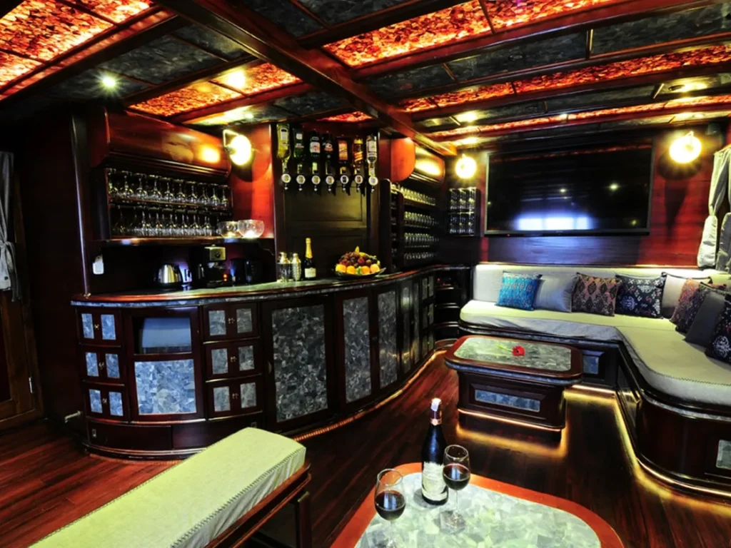 Lounge and bar area aboard Manta Mae