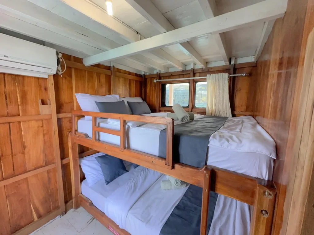Four-person Sharing Cabin with private bathroom aboard North Blue