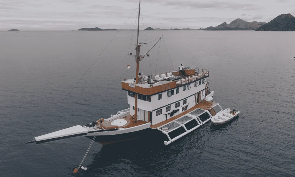 Sea Familia 1 phinisi liveaboard exterior