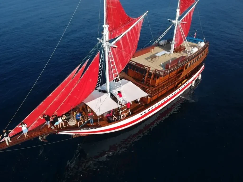 Sea Familia two deluxe phinisi in Komodo National Park